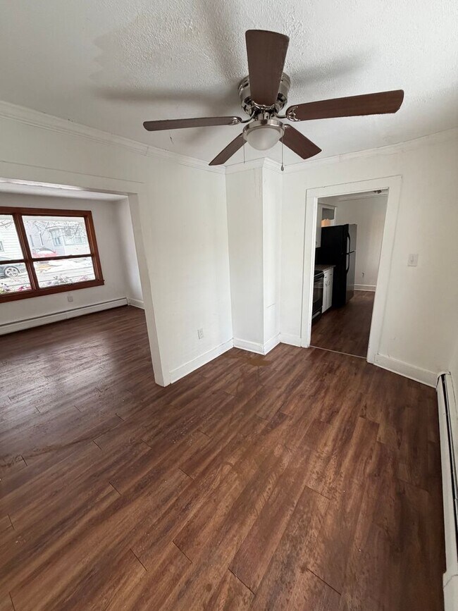 Building Photo - Single Family 3 Bedroom - Half Off 1st Months Rent