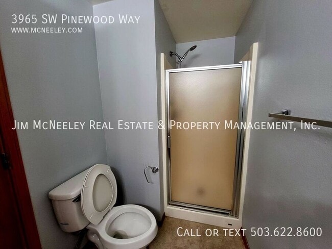 Building Photo - 3965 SW Pinewood Way