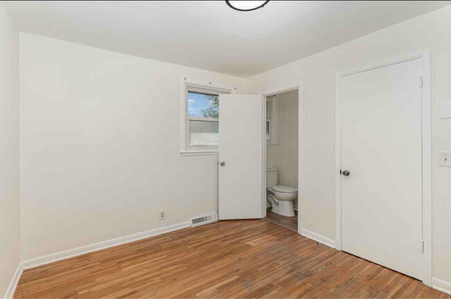 Building Photo - 707 Ringgold Dr