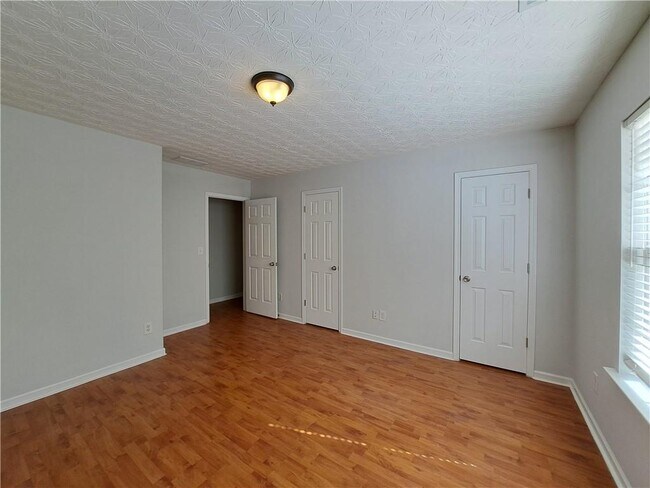 Building Photo - 3940 Crescent Walk Ln NE