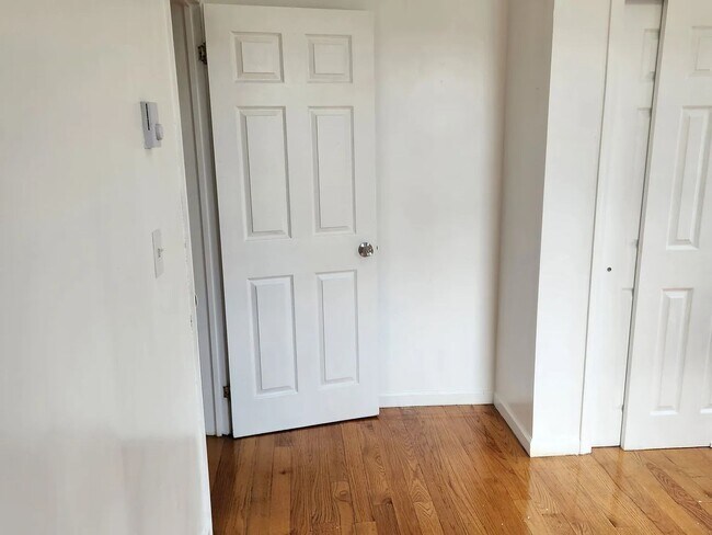 Building Photo - 3663 Bronxwood Ave