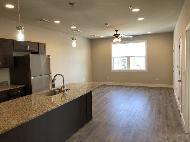 Building Photo - 1100 Schley Aly