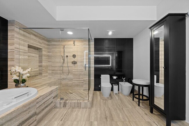 Building Photo - 101 S Fort Lauderdale Beach Blvd