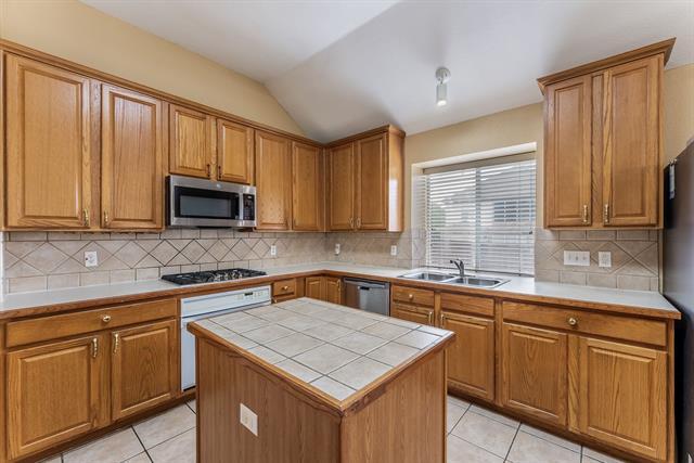 Building Photo - 2832 Bluffview Dr