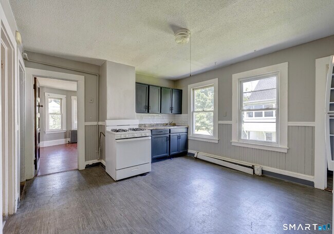 Building Photo - 85 Spruce St