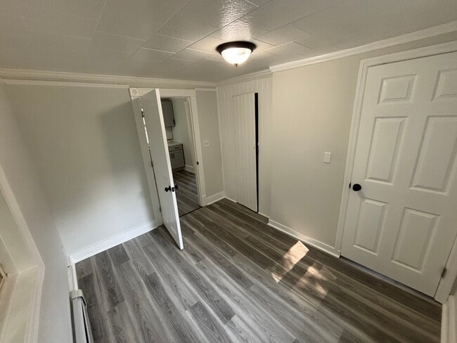 Building Photo - 15 Helen Ln