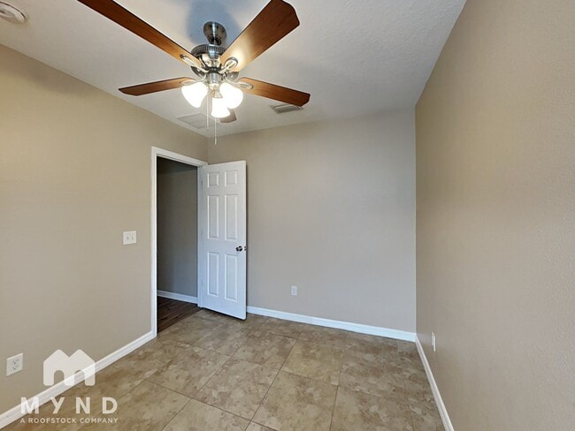 Building Photo - 3217 Spooner Dr