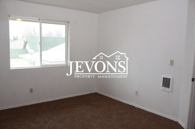 Building Photo - 309 N Naches Ave