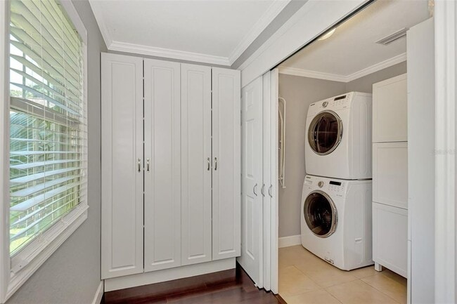 Building Photo - 1894 Loma Linda St