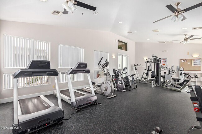 Building Photo - 11375 E Sahuaro Dr