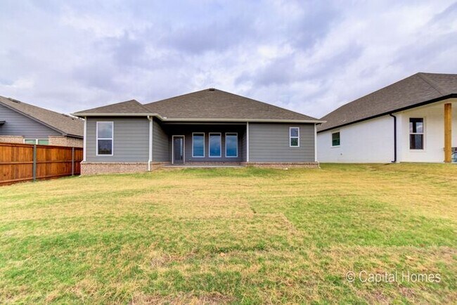Building Photo - Move In Special! Relax In The Comfort of a...
