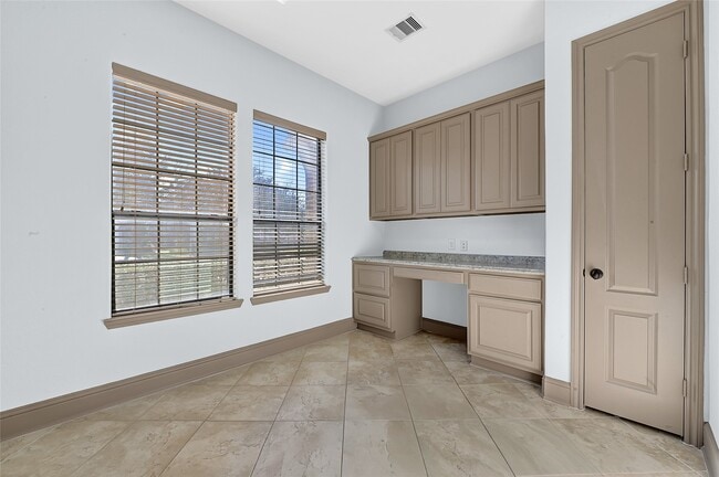 Building Photo - 6223 Duke Trail Ln