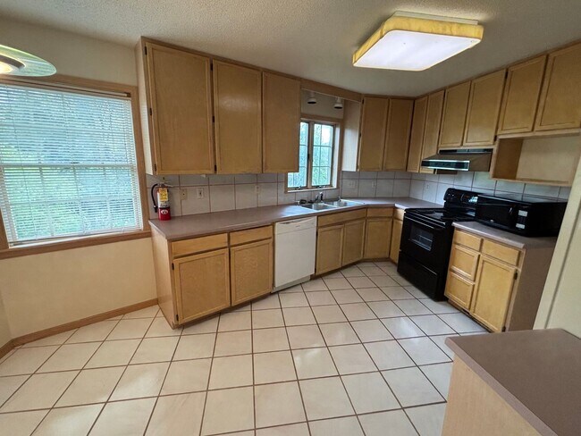 Building Photo - 154-154 Cayman St