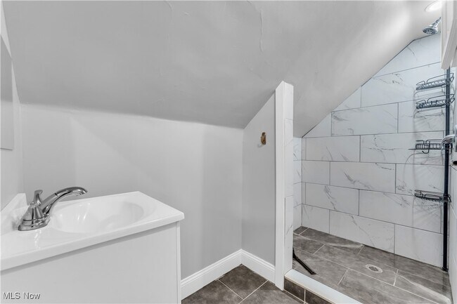 Building Photo - 1239 W 115th St