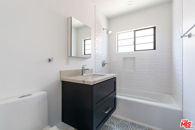 Building Photo - 3304 1/2 Casitas Ave