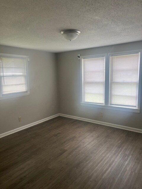 Building Photo - 122 Plaza Dr