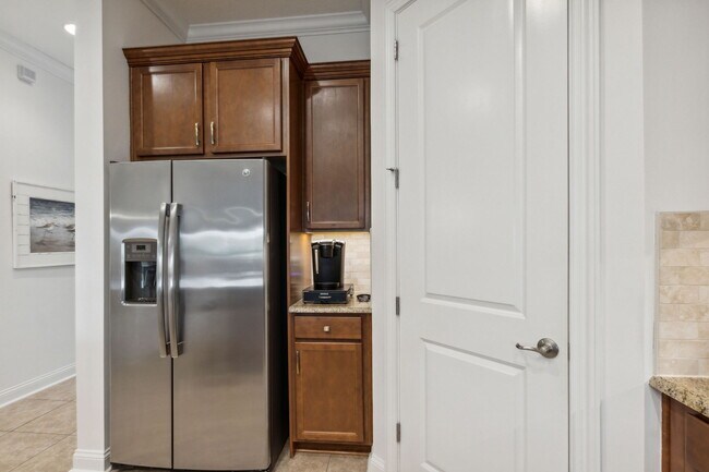 Building Photo - 95282 Summerwoods Cir