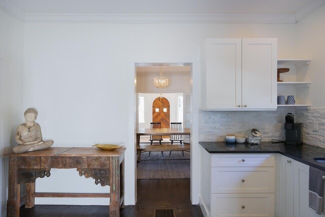 Building Photo - 717 Forest Hill Blvd