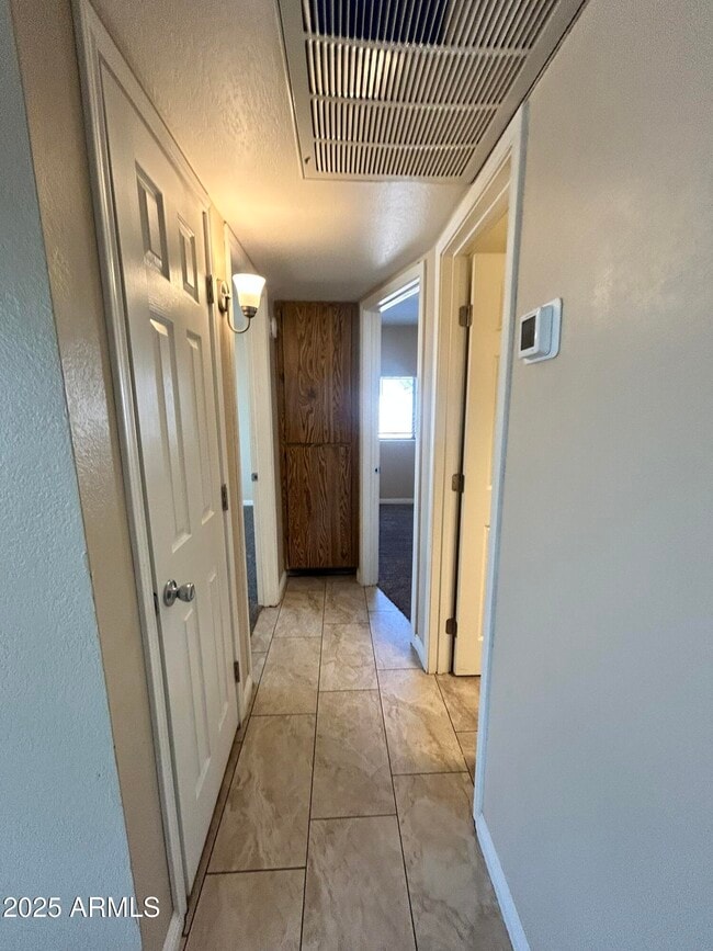 Building Photo - 523 N Los Feliz Dr