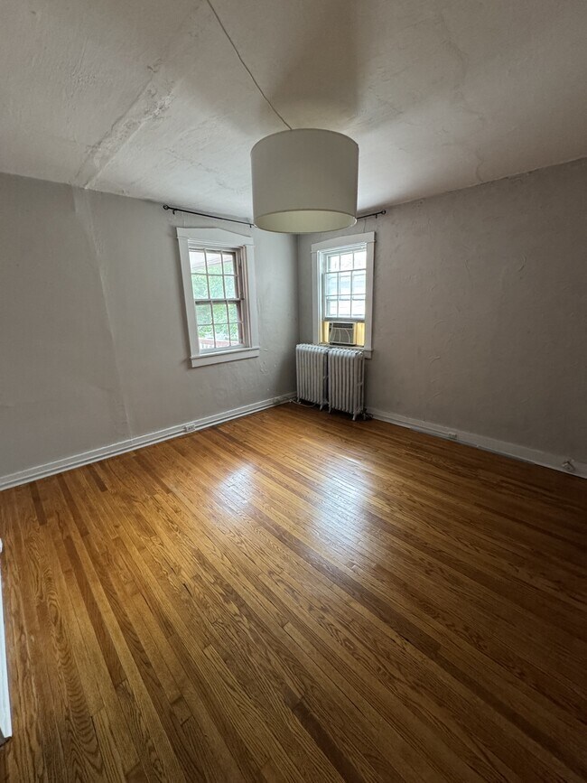 Building Photo - 313 N Mulberry St