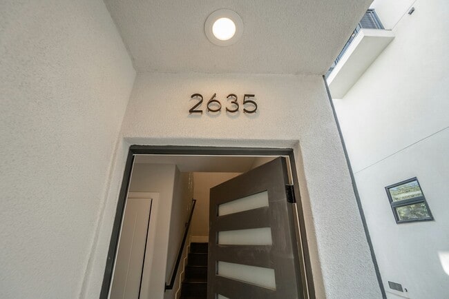 Building Photo - 2631 S La Salle Ave