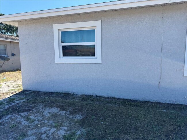 Building Photo - 204 6th Jpv St