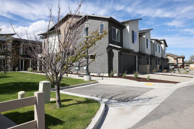 Building Photo - The Point Townhomes