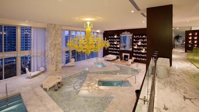 Building Photo - 485 Brickell Ave