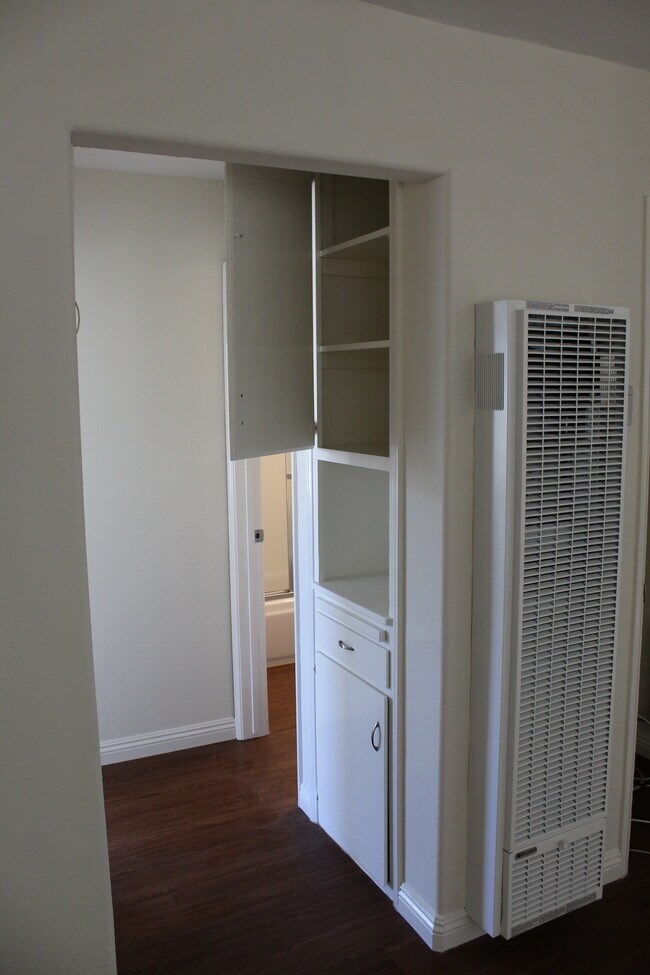 storage area nook before bathroom - 4435 E Ocean Blvd