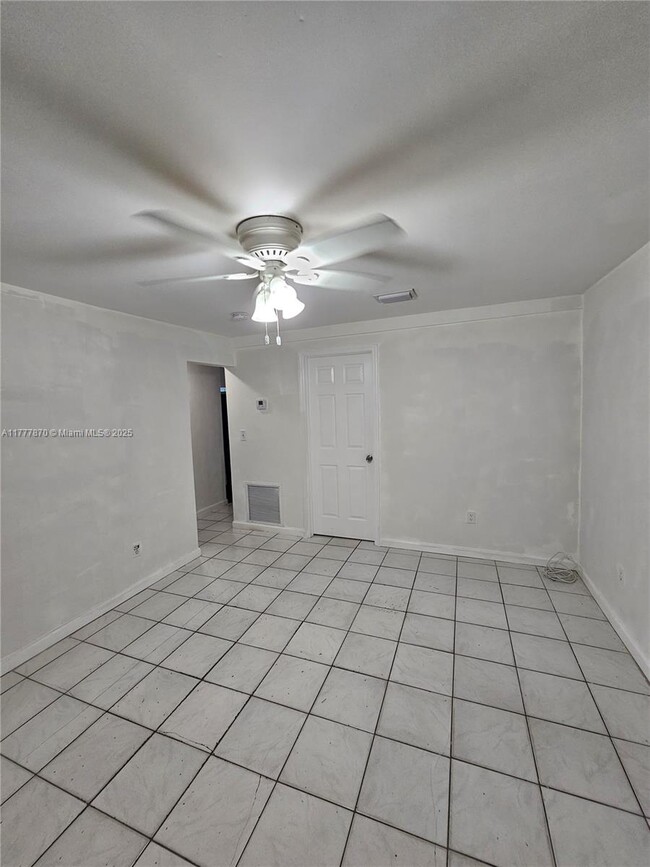 Building Photo - 330 SW 79th Ct