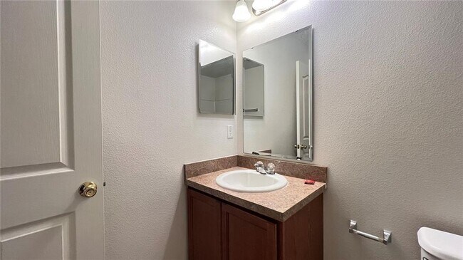 Building Photo - 13609 Laranja St