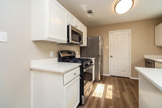 Building Photo - 426 Laurel Sage Dr