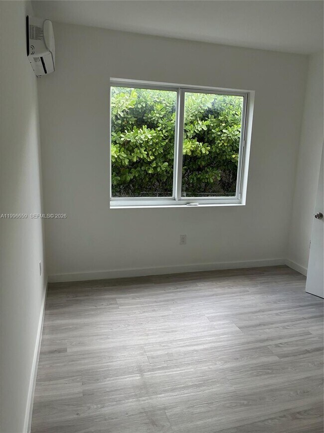 Building Photo - 2352 SW 5th St