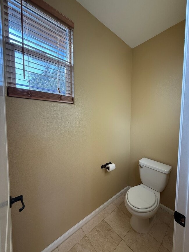 Building Photo - Beautiful Large Two Story Home is Centrall...