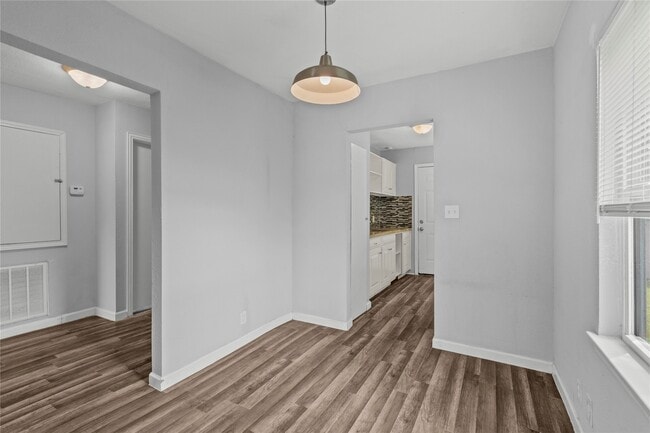 Building Photo - 1101 8th Ave N