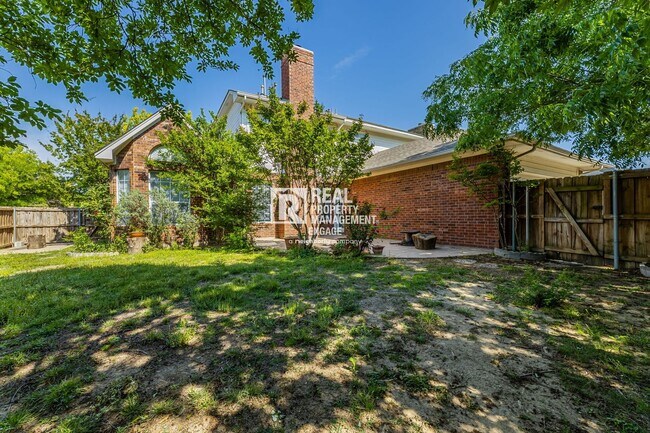 Building Photo - Recently Updated Plano Property with Modern Features and Serene Surroundings