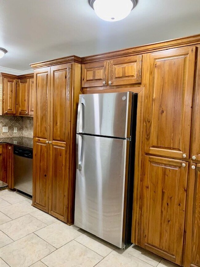 Building Photo - 2BD/2BA Condo for Lease on Park Blvd. Clos...