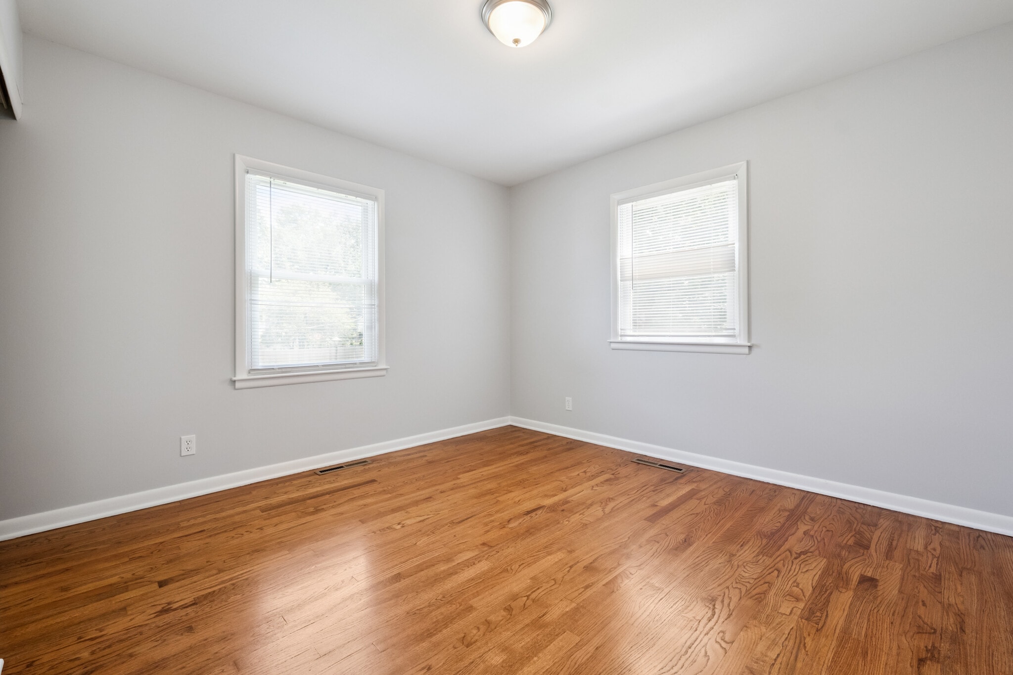 Building Photo - 2301 W 73rd St