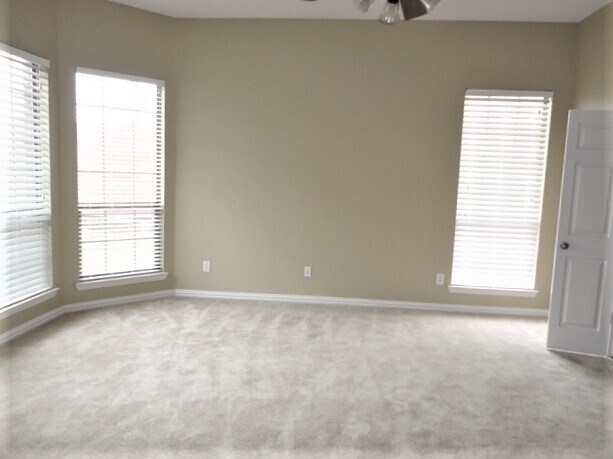 Building Photo - 2696 Deer Hollow Dr