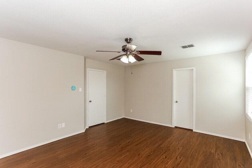 Building Photo - 1421 Krista Dr