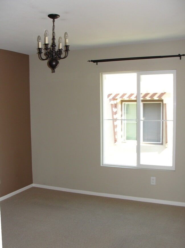 Building Photo - Beautiful 2 Bed 2.5 Bath Condo in San Marcos