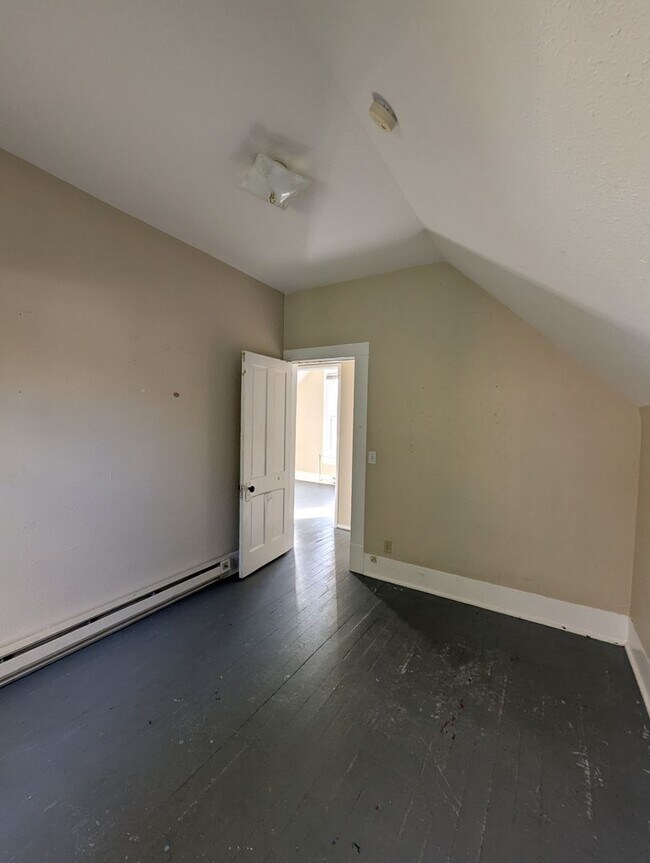 Building Photo - $1,000 Grocery Store Gift Card! 4 Bedroom,...