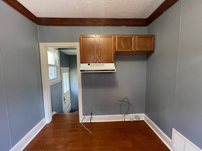 Building Photo - 303 E Winter Ave