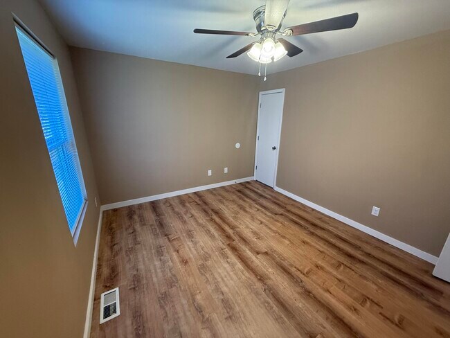 Building Photo - 1707 Hanover Blvd