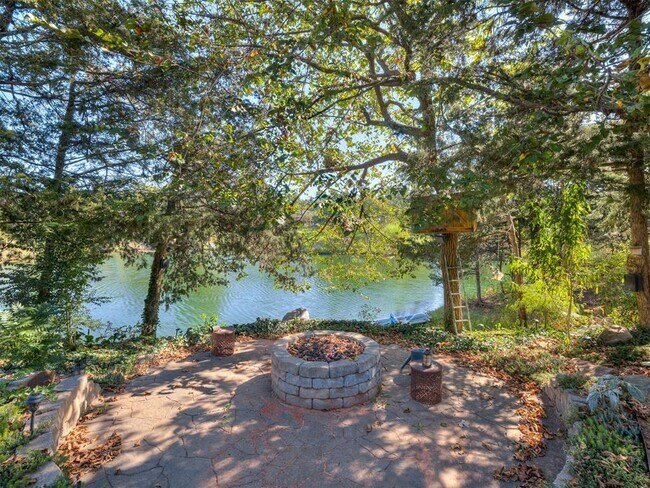 Building Photo - 8900 Belcaro Dr