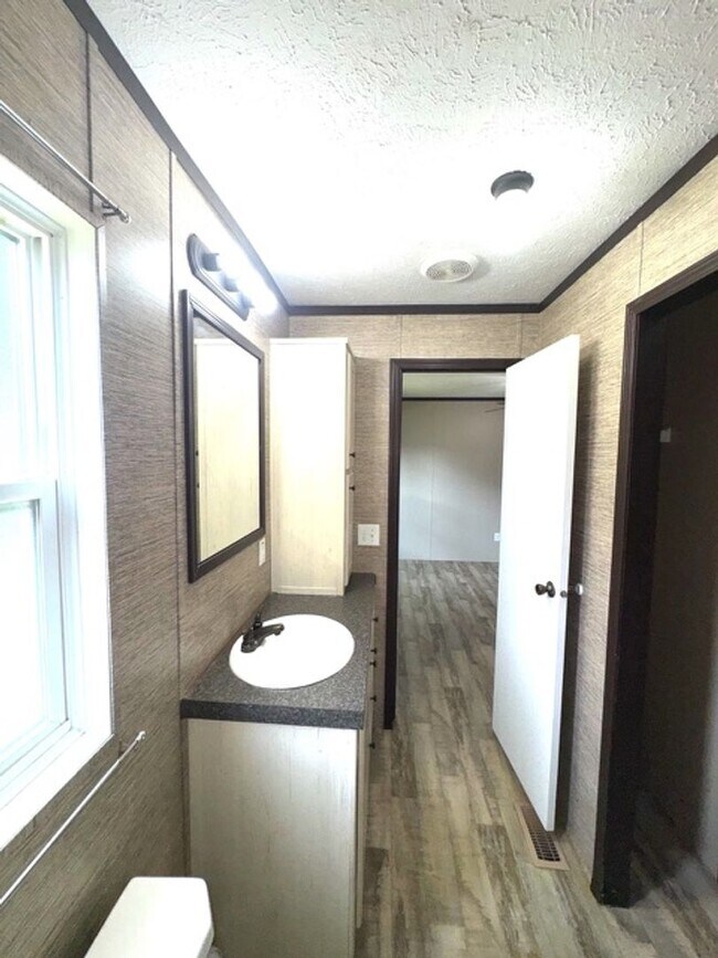 Building Photo - University Estates 59