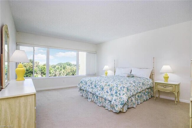 Building Photo - 955 Palm View Dr