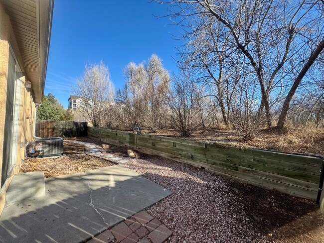 Building Photo - Beautiful home in with Stunning Mountain Views