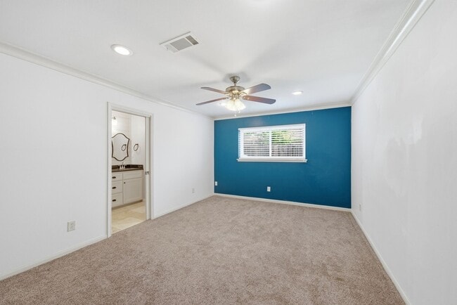 Building Photo - 2502 Hollow Hook Rd