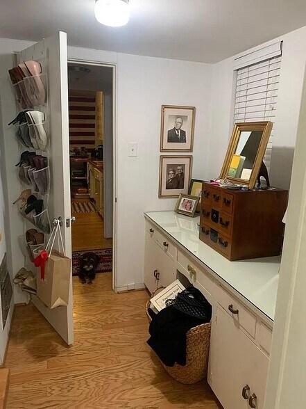 Bathroom (Not Furnished) - 543 W Coronado Rd